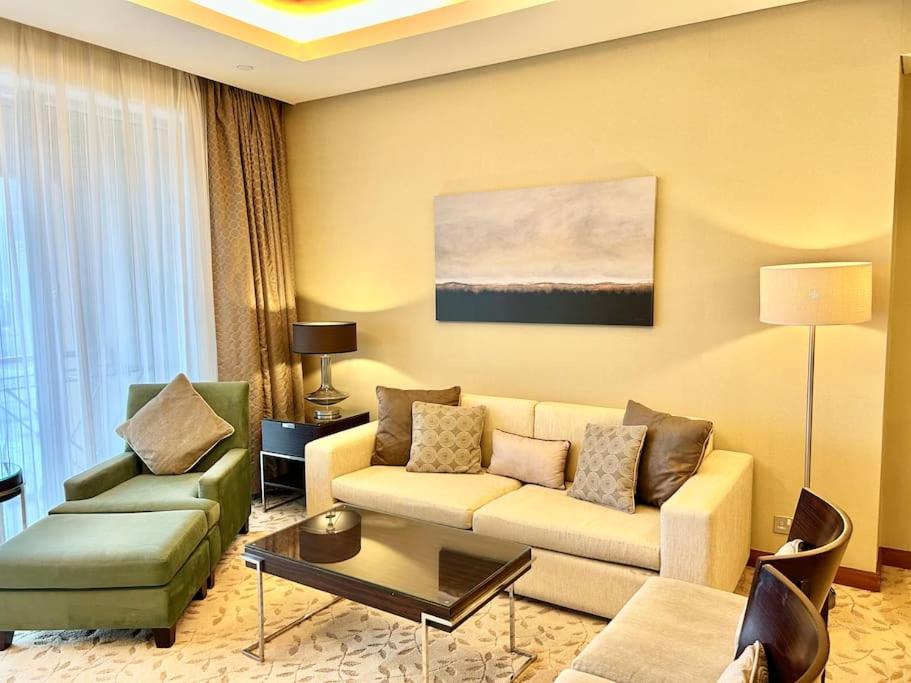 Posezení v ubytování NEW! Luxury at the Address Dubai Mall residences