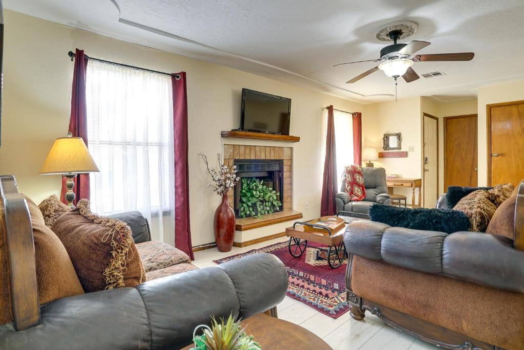 Holiday home Las Cruces Getaway with Yard 3 Mi to Downtown!, USA