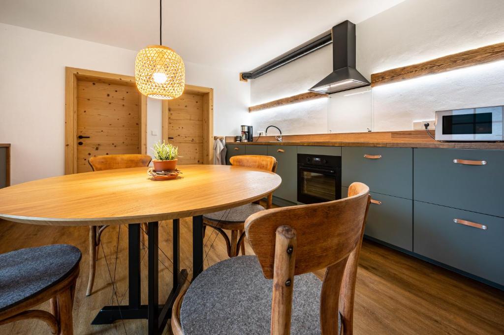Kuchnia lub aneks kuchenny w obiekcie Valentin36 Apartment Raschötz