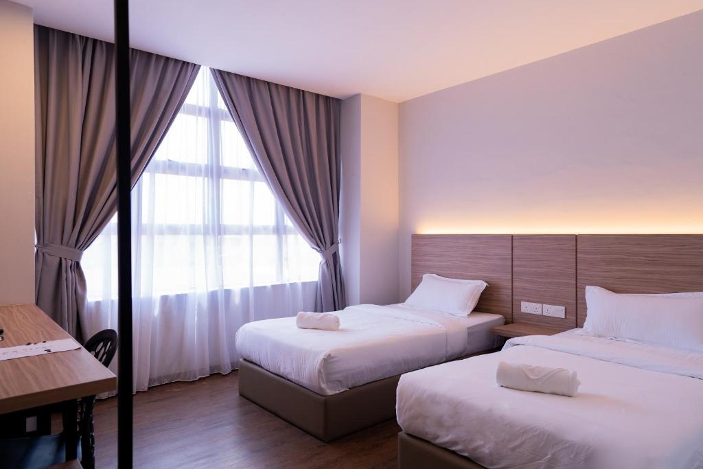 Postel nebo postele na pokoji v ubytování RM Hotel Muar