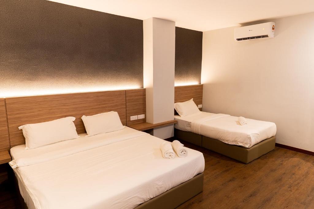 Postel nebo postele na pokoji v ubytování RM Hotel Muar