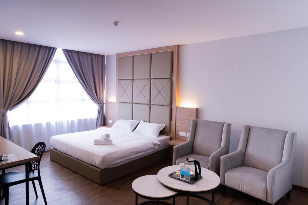 Postel nebo postele na pokoji v ubytování RM Hotel Muar