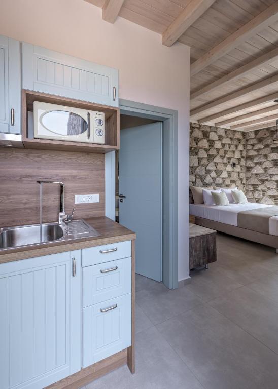 Postel nebo postele na pokoji v ubytování Thea Sunset Suites