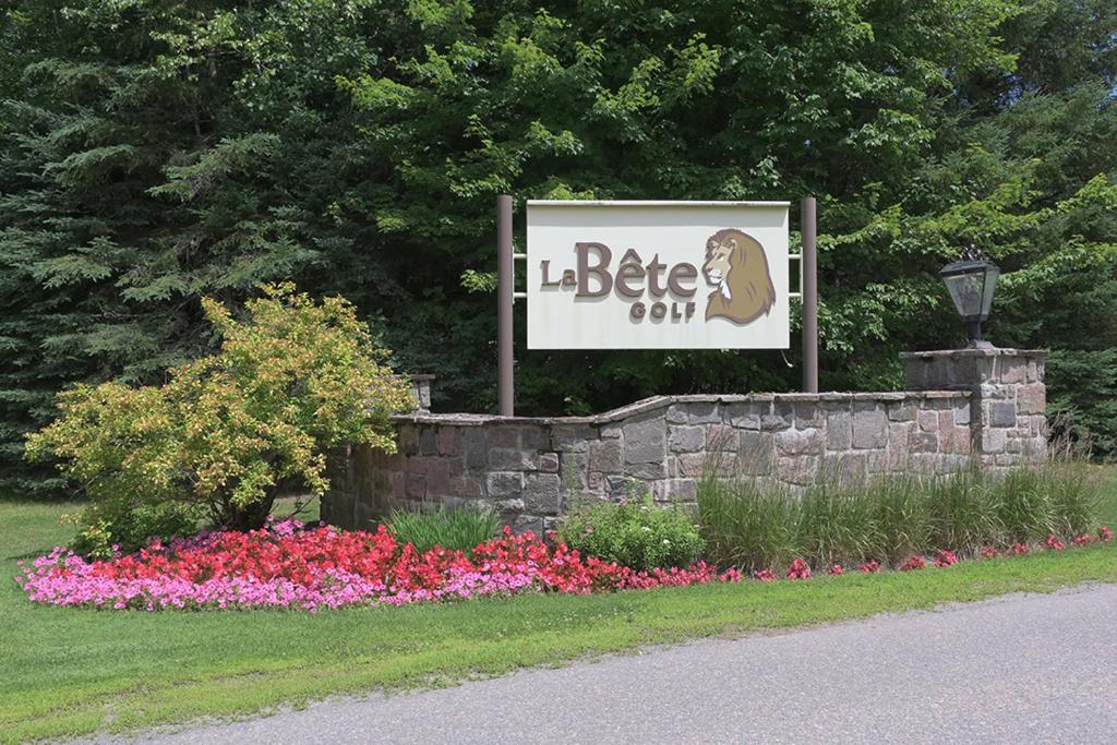 The Mont-Tremblant Hideaway by InstantSuites - 木屋