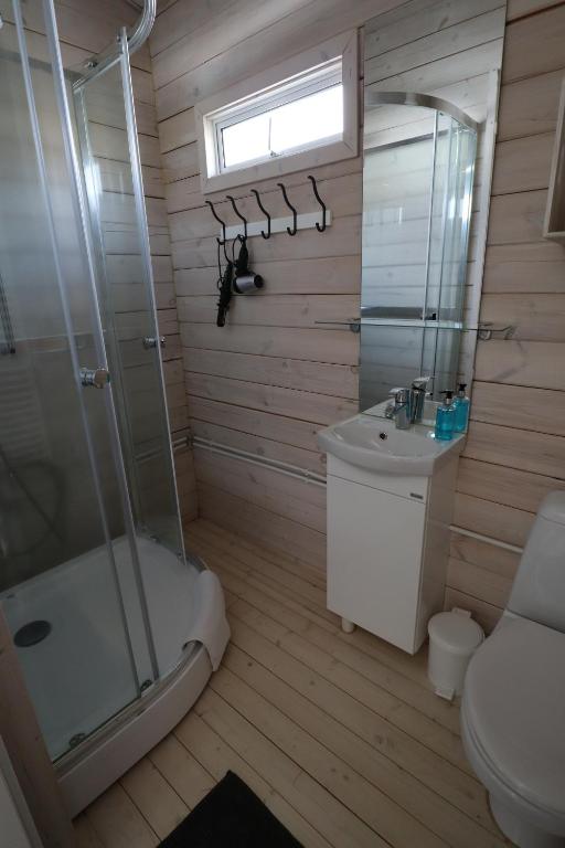 Kylpyhuone majoituspaikassa Dalahyttur
