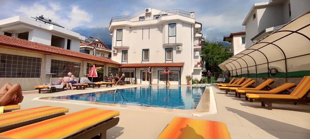 Πισίνα στο ή κοντά στο California Apart Otel