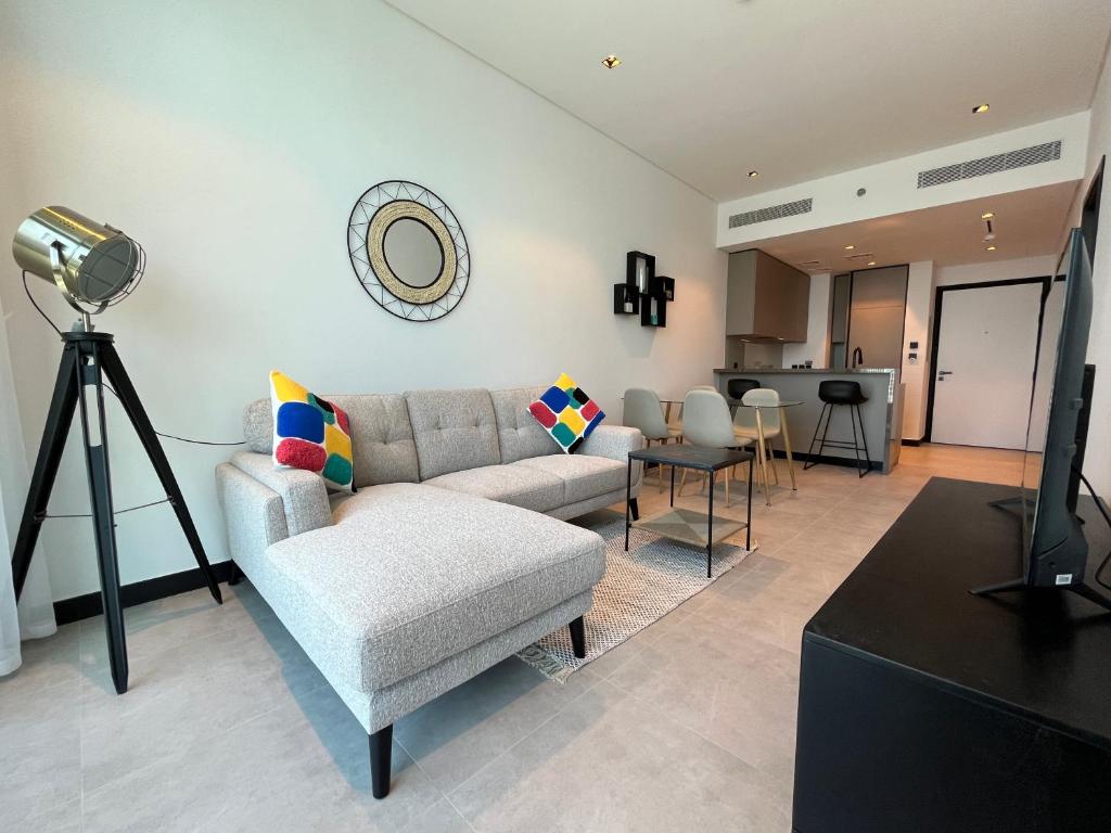 Nomad Home Rental – Cosy 1BR in 15 Northside Burj Khalifa & Canal view