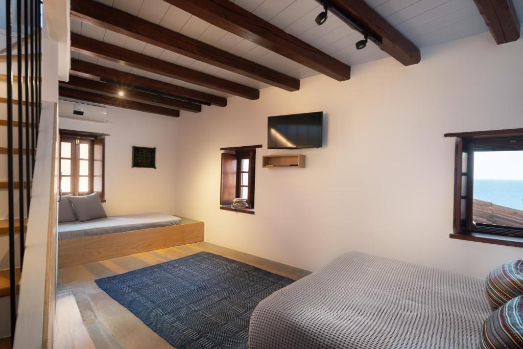 TV a/nebo společenská místnost v ubytování Kalnterimi Guesthouses