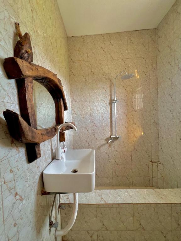 VICK Boutique Hotel with New power backup - Deluxe Queen Room
