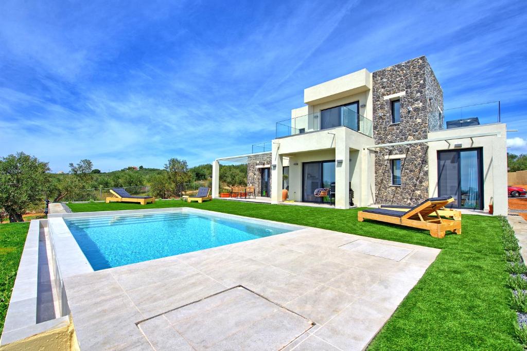 The swimming pool at or close to Villa Olivum by PosarelliVillas