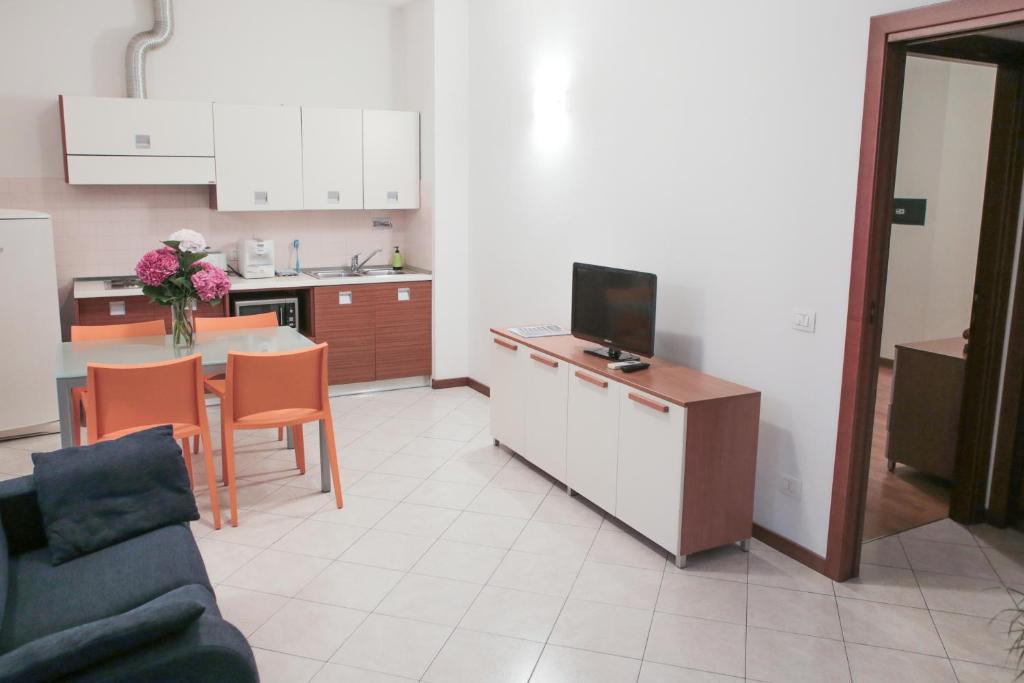 Kuchnia lub aneks kuchenny w obiekcie Verona Class ApartHotel "Residenze del Cuore"