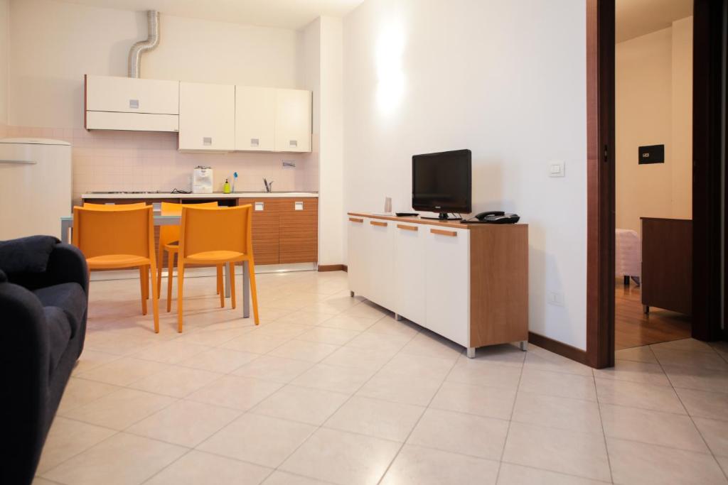 Kuchnia lub aneks kuchenny w obiekcie Verona Class ApartHotel "Residenze del Cuore"