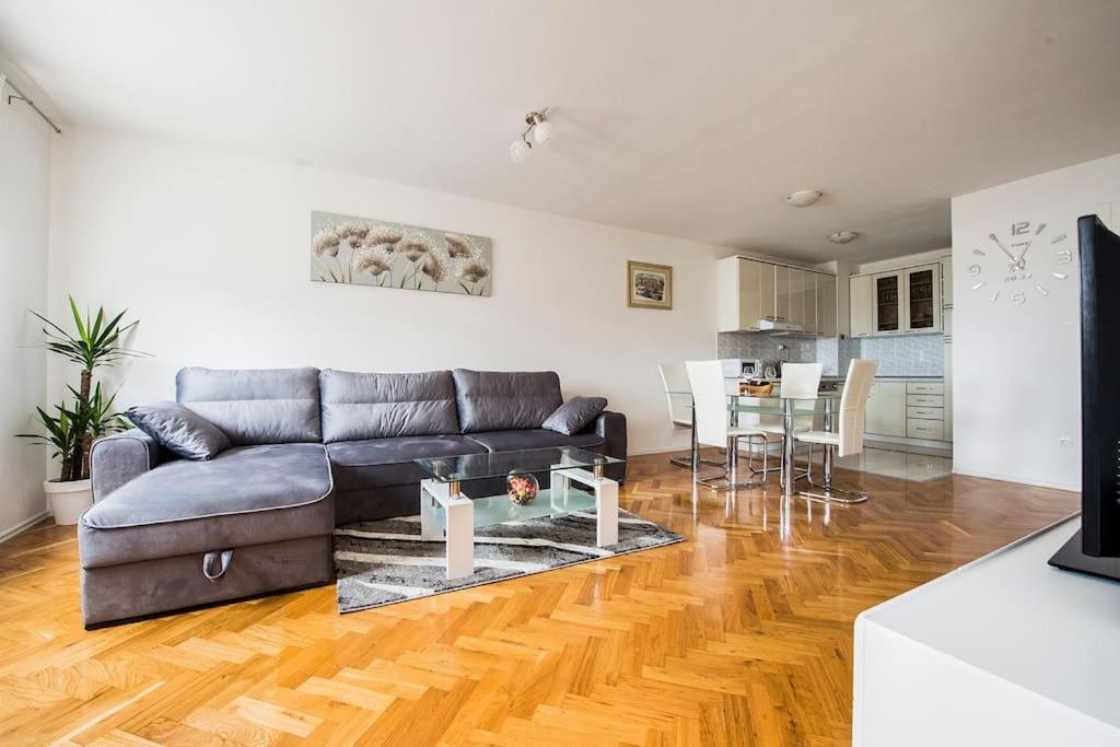 Et opholdsområde på Apartment Jully