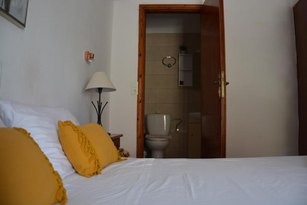 Postel nebo postele na pokoji v ubytování Poseidon Studios Chania Center