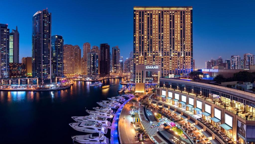 Nespecifikovaný výhled na destinaci Dubaj nebo výhled na město při pohledu z apartmánu