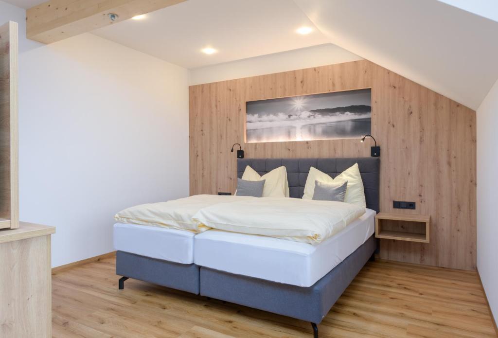 Postel nebo postele na pokoji v ubytování Hotel Schönberger