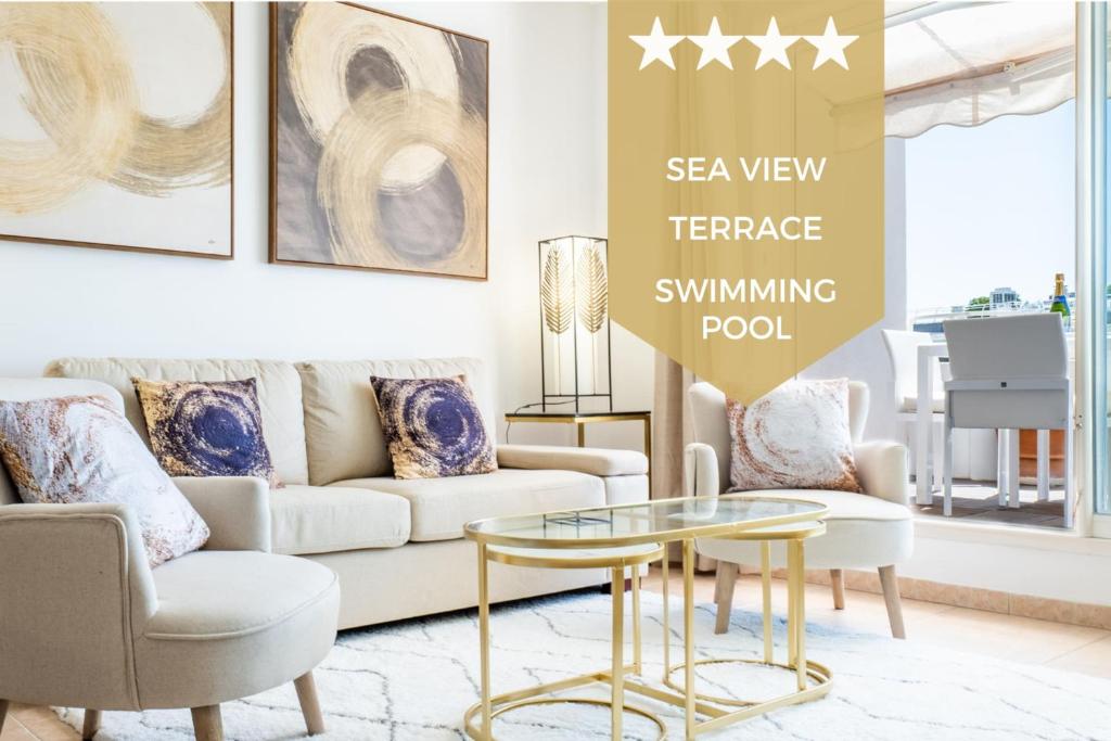 un salon avec un canapé et une table dans l'établissement 3-Room Luxury Apartment with Pool and Sea View Steps from the Beach, à Cannes