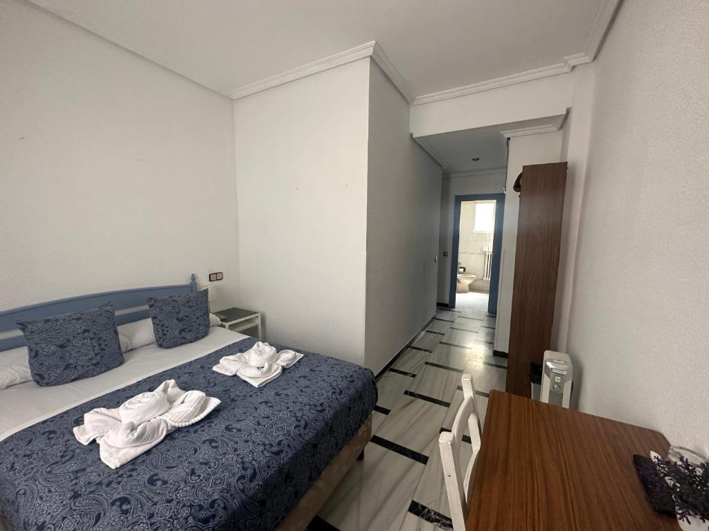 Postel nebo postele na pokoji v ubytování Hostal Arrate