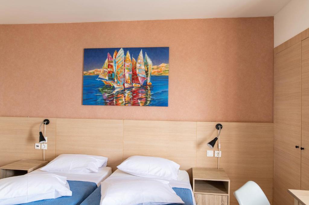 Postel nebo postele na pokoji v ubytování Achilleas Hotel Apartments