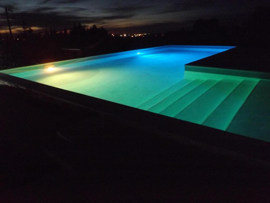 Bazén v ubytování B&B Villa Lena nebo v jeho okolí