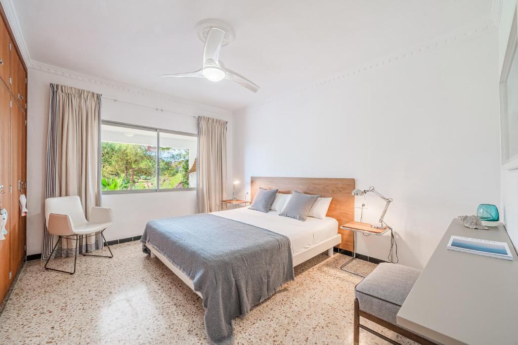 A bed or beds in a room at Villa Son Bibiloni