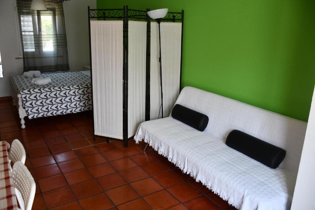 Postel nebo postele na pokoji v ubytování Alojamentos Vitinho - Vila Nova Milfontes