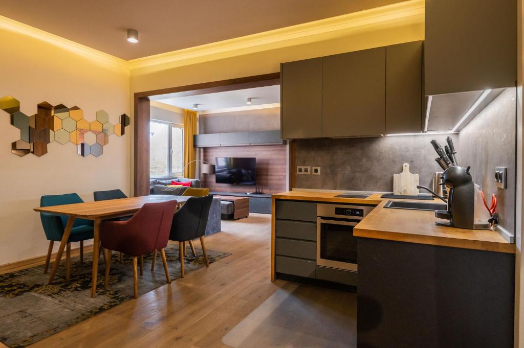 Sofia Gem: Stylish 2BD Flat with Central Location