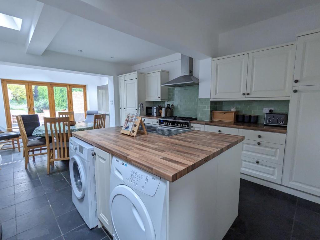 a kitchen with a washer and dryer in it at Pass the Keys Central 3 Bedroom Home With Free Parking in Birmingham