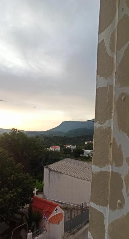 Nespecifikovaný výhled na hory nebo výhled na hory při pohledu z hotelu