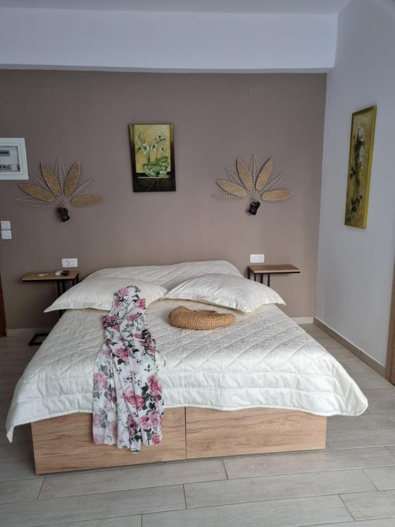 Postel nebo postele na pokoji v ubytování Bellos House