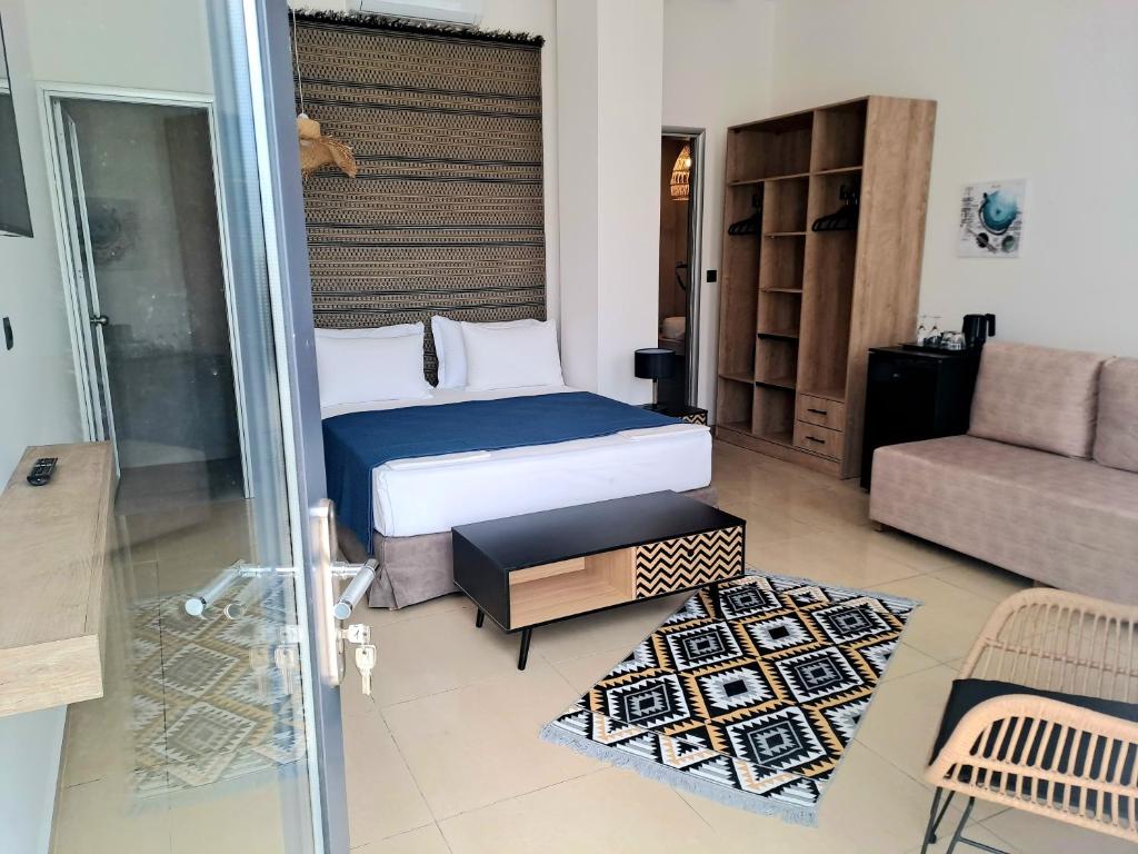 Postel nebo postele na pokoji v ubytování Beach Hotel Kapahi