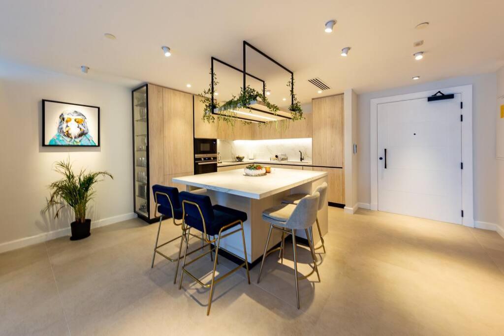 Fotografie z fotogalerie ubytování Beautiful upgraded 2BR with Sea view - Palm Jumeirah v Dubaji