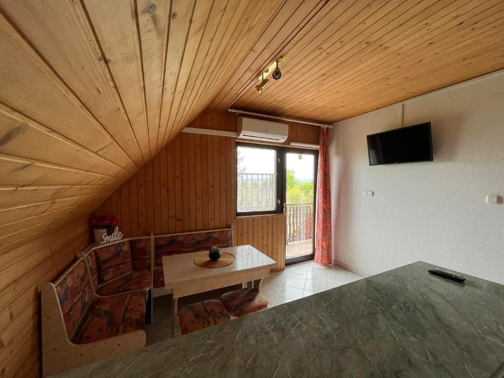TV a/nebo společenská místnost v ubytování Panna Apartmanház