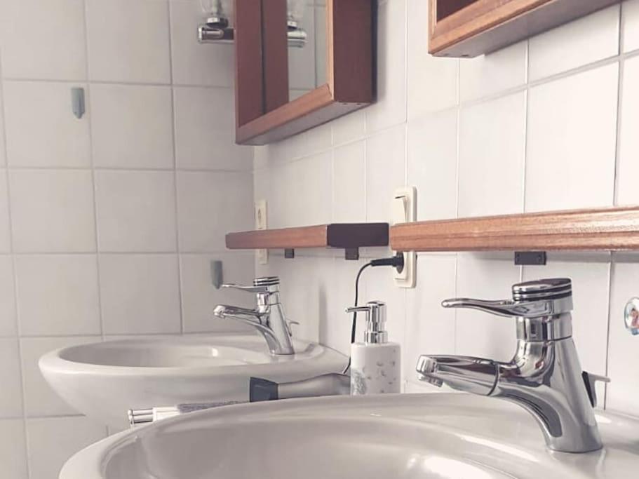 Koupelna v ubytování Oma Lina Haus - 4 SZ 2 Bäder großer Garten und Infrarot-Sauna