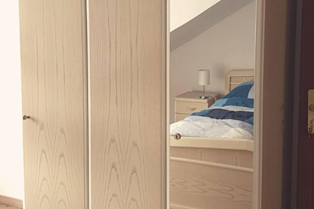 Postel nebo postele na pokoji v ubytování Oma Lina Haus - 4 SZ 2 Bäder großer Garten und Infrarot-Sauna