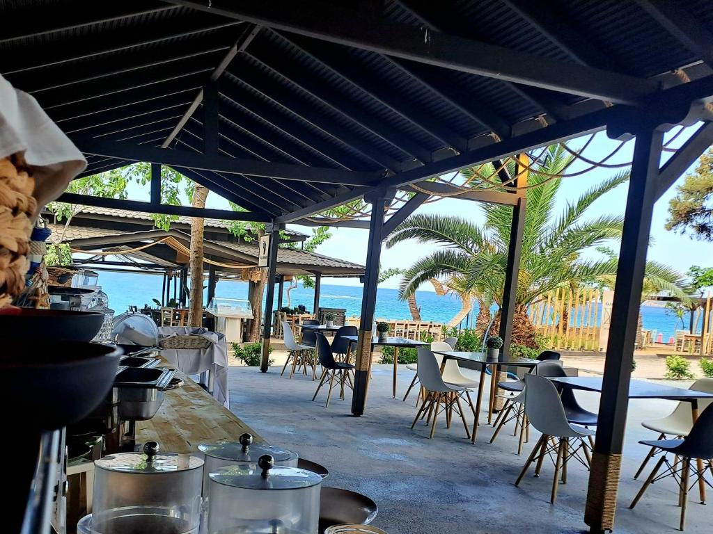 Restaurace v ubytování Beach Hotel Kapahi