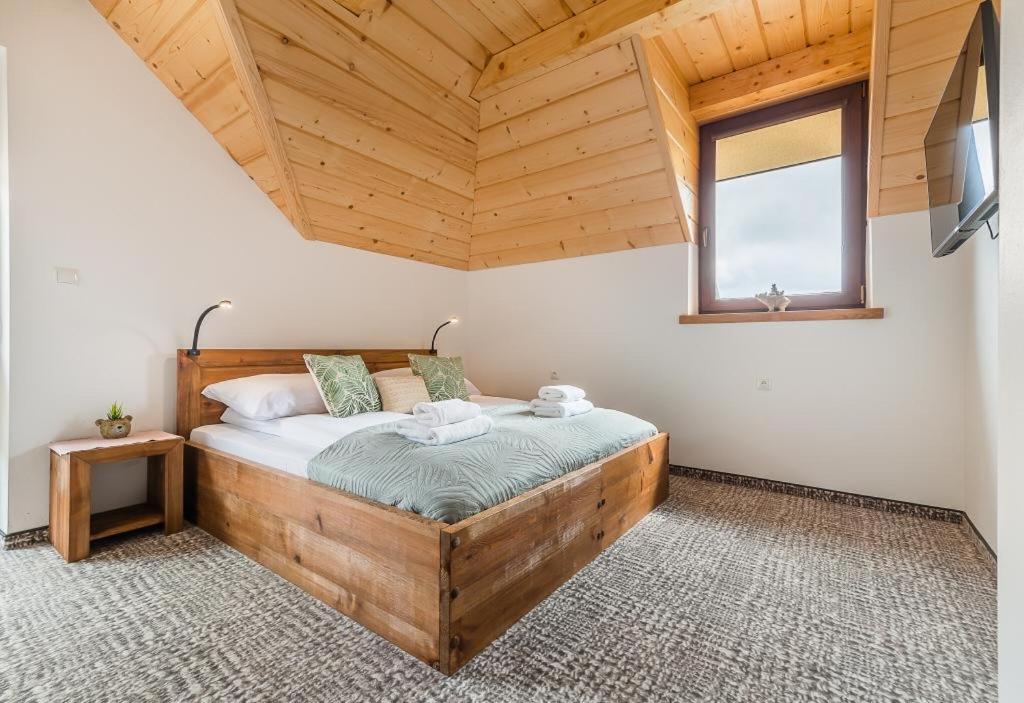 Smerek 119- Baza Przy Szlaku - 3