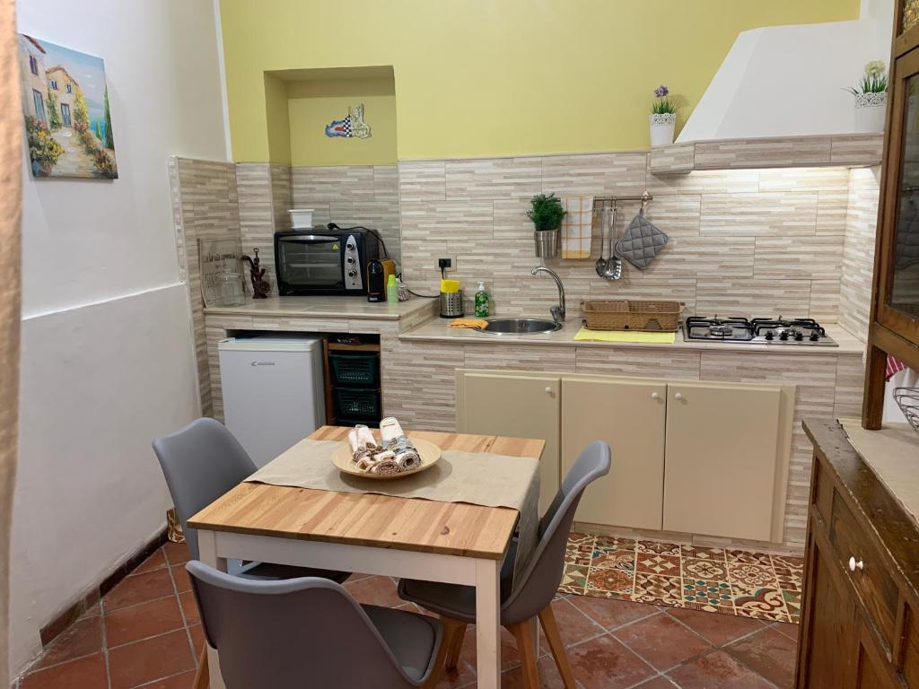 Dapur atau dapur kecil di Casetta Lele