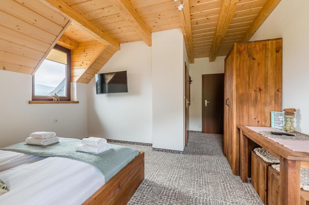 Smerek 119- Baza Przy Szlaku - 6