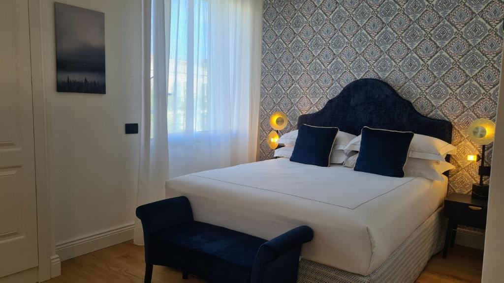 Postel nebo postele na pokoji v ubytování Jolly Charme Suite