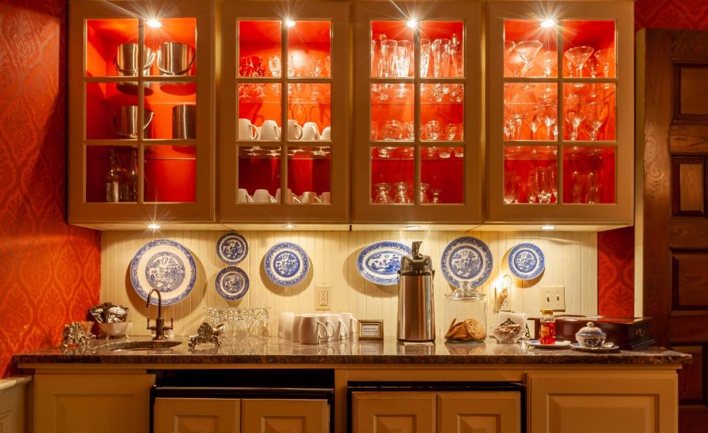a kitchen with blue and white plates and cabinets at Ivy Lodge in Newport