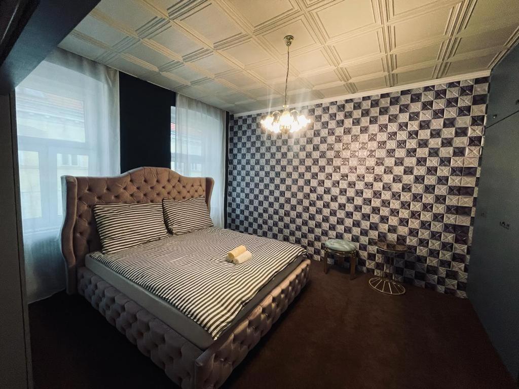 a bedroom with a bed in a room at Jupiter Apartment in Vienna