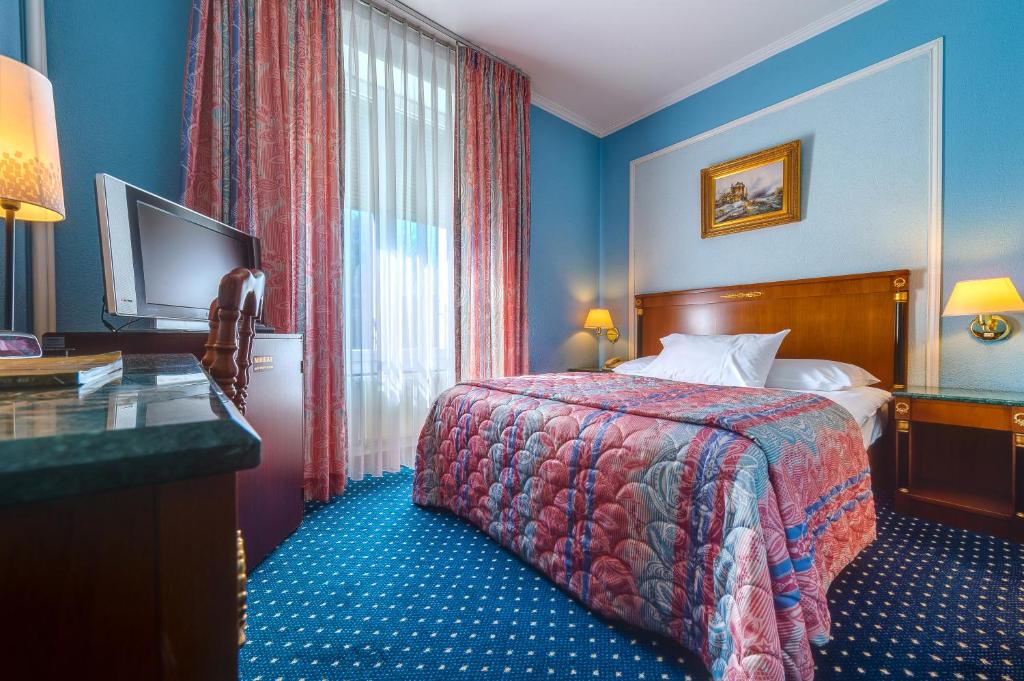 Postel nebo postele na pokoji v ubytování Hotel Diplomate