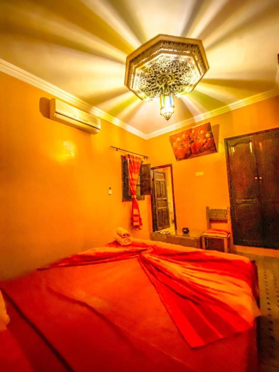Postel nebo postele na pokoji v ubytování Riad Salma Restaurant Spa