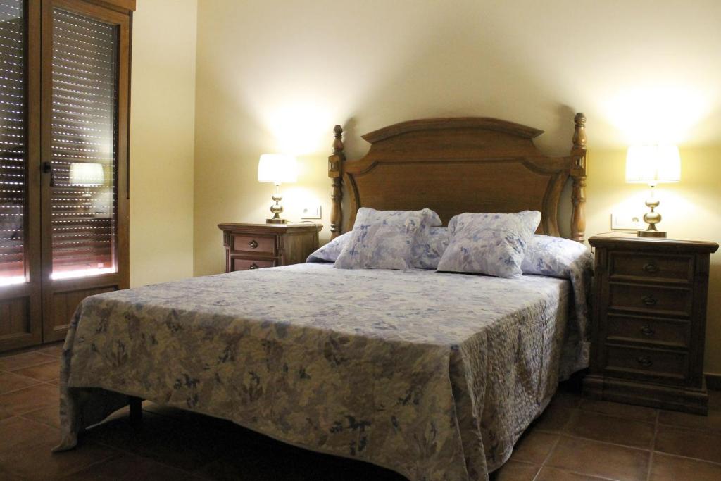 Postel nebo postele na pokoji v ubytování Casa Rural Señorio de Quevedo