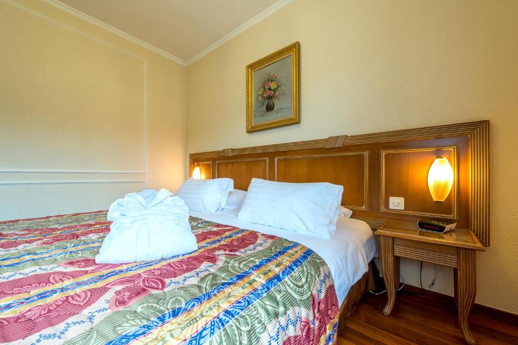 Postel nebo postele na pokoji v ubytování Hotel Diplomate