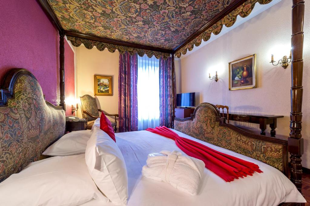 Postel nebo postele na pokoji v ubytování Hotel Diplomate