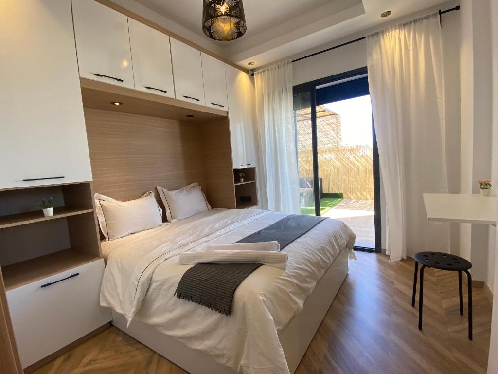 Spacious NEW 1-bedroom unit in DOWNTOWN w Terrace and free Parking - Apartment With Terrace