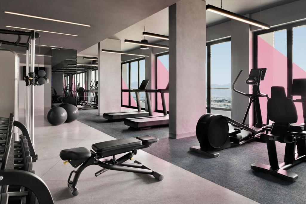 Fitness centrum a/nebo fitness zařízení v ubytování Aloft Muscat
