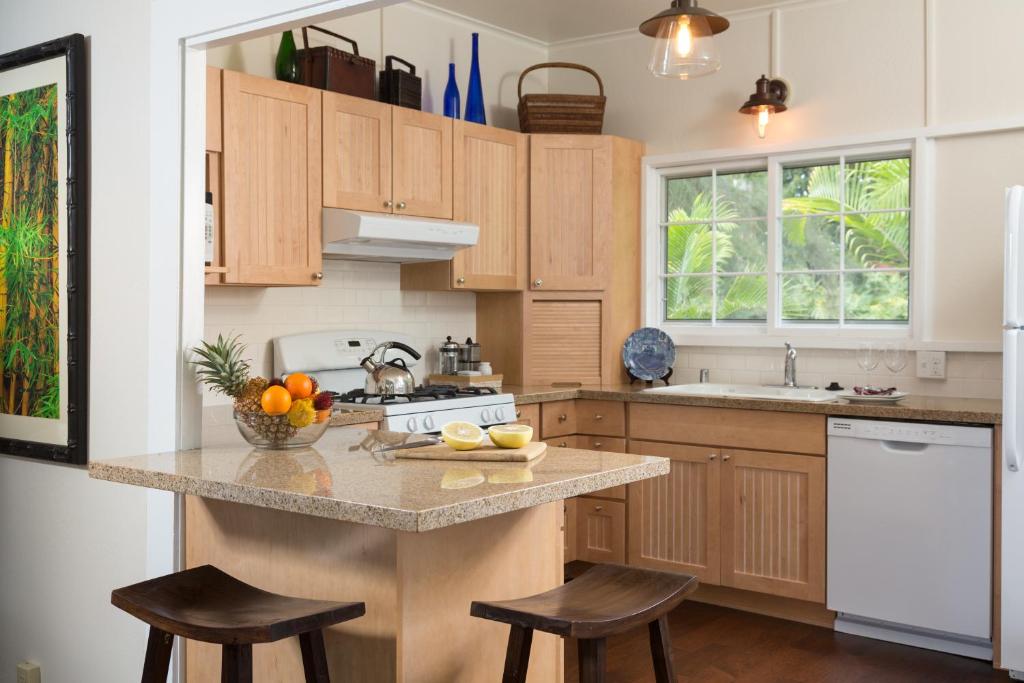 A cozinha ou cozinha compacta de Holualoa Inn
